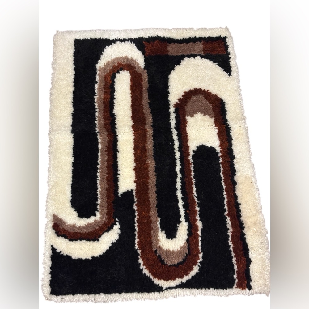 Retro handmade Area Rug with Abstract Design